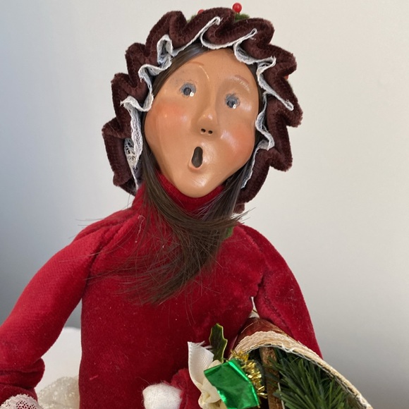 Number 70 / 100 Limited Edition Byers' Choice Caroler - Picture 2 of 10